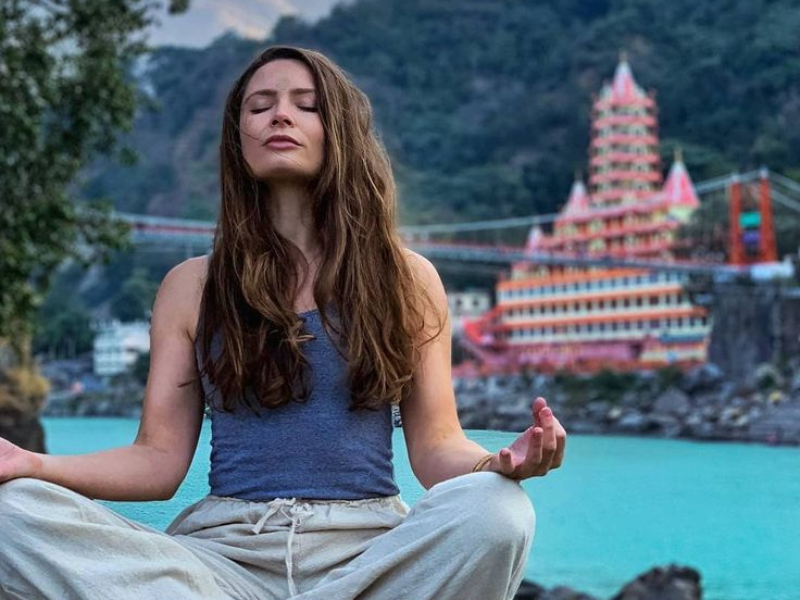 Meditating in Rishikesh in front of a very popular temple